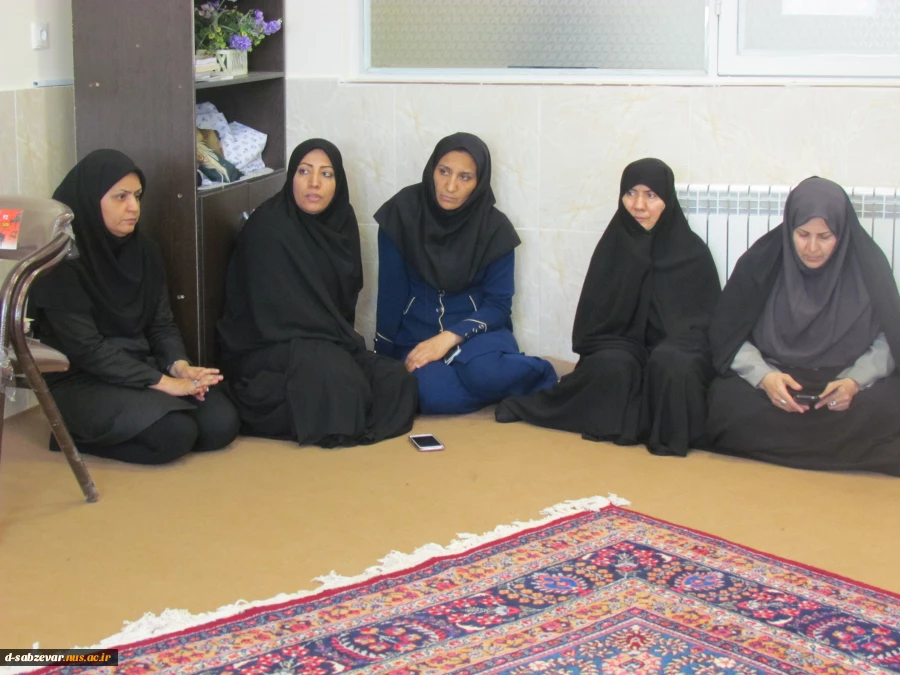 برگزاری و نشست   همکاران ودانشجویان حلقه های صالحین  با حضور جانباز  عزیز آقای بیدخوری