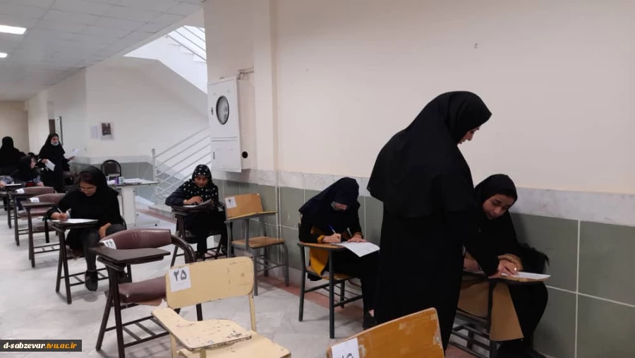 اولین روز برگزاری امتحانات حضوری پایان ترم بعد از دو سال وقفه در قاب تصویر 5