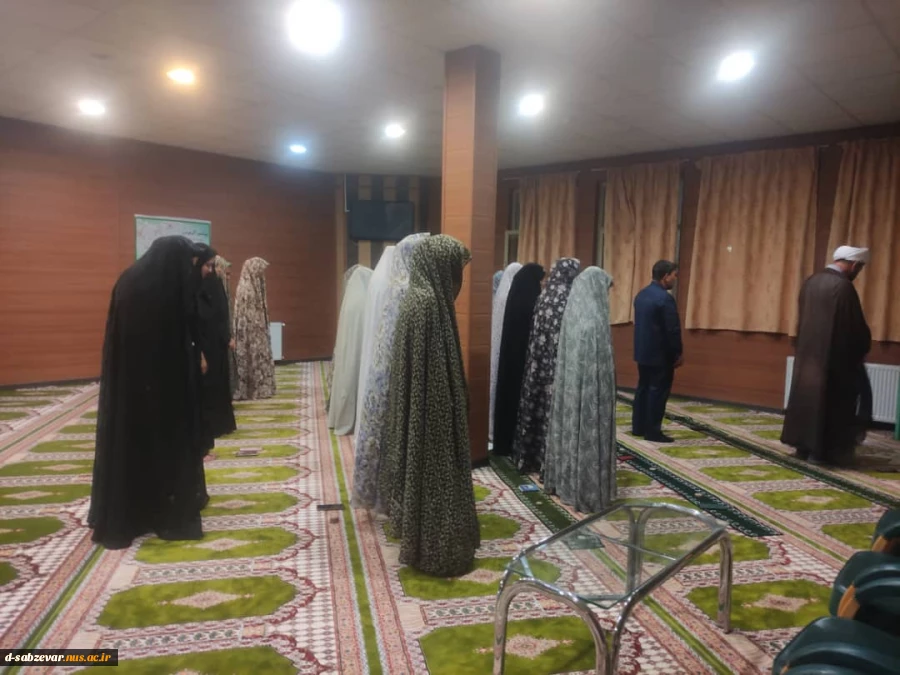 حضور جناب آقای رمضان زاده مسئول محترم  اجرایی دفتر نهاد نمایندگی مقام معظم رهبری استان خراسان رضوی  در جمع دانشجویان خوابگاهی 5