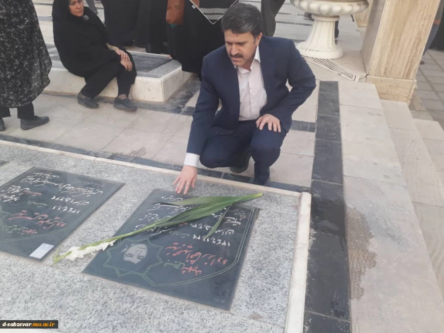 گزارش تصویری از :
حضور ریاست محترم دانشکده های فنی و حرفه ای سبزوار جناب آقای دکتر خزاعی در مراسم ویژه بزرگداشت هفته قوه قضائیه همراه با  آیین غبار روبی و ادای احترام به مقام شامخ شهدای شهرستان .

 2