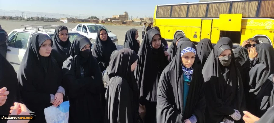 مراسم معنوی بدرقه و اعزام دانشجویان به اردوی راهیان نور برگزار شد 4