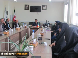 شهید نگرشی است والا، خونی است جوشان، با نوری منور، و دلی لبریز از عشق به خدا  12