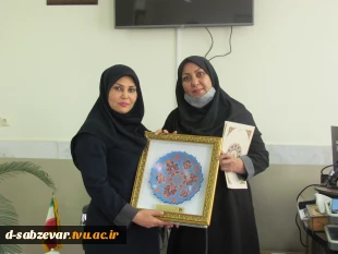 شهید نگرشی است والا، خونی است جوشان، با نوری منور، و دلی لبریز از عشق به خدا  16