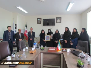 شهید نگرشی است والا، خونی است جوشان، با نوری منور، و دلی لبریز از عشق به خدا  17