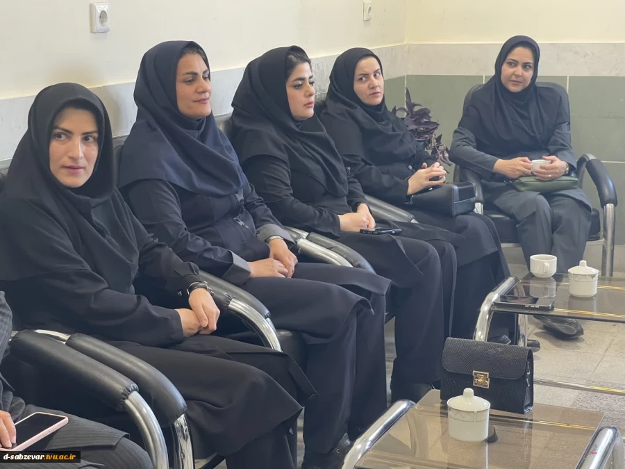 تجلیل از مدیران محترم گروه همزمان با هفته گرامیداشت مقام معلم با اهدا اولین دست ساخته های دانشجویان دانشکده ملی مهارت دختران سبزوار در کانون شکوفایی خلاقیت و نوآوری
